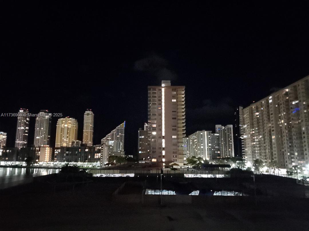 Winston Towers 500 Condo