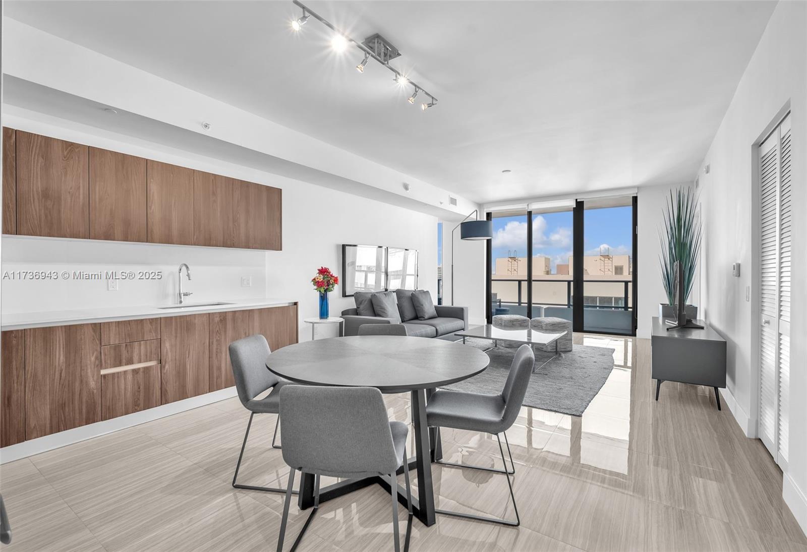 Apartamento à Venda em Aventura, FL