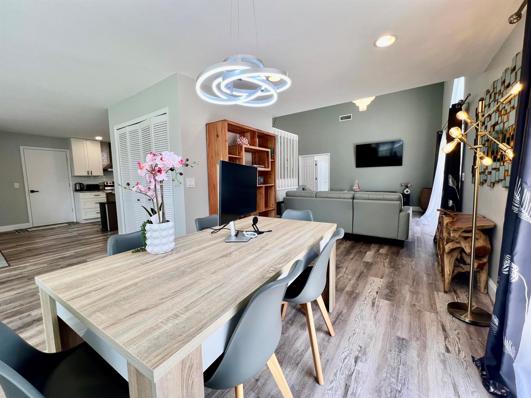 12989 Meadowbreeze Drive