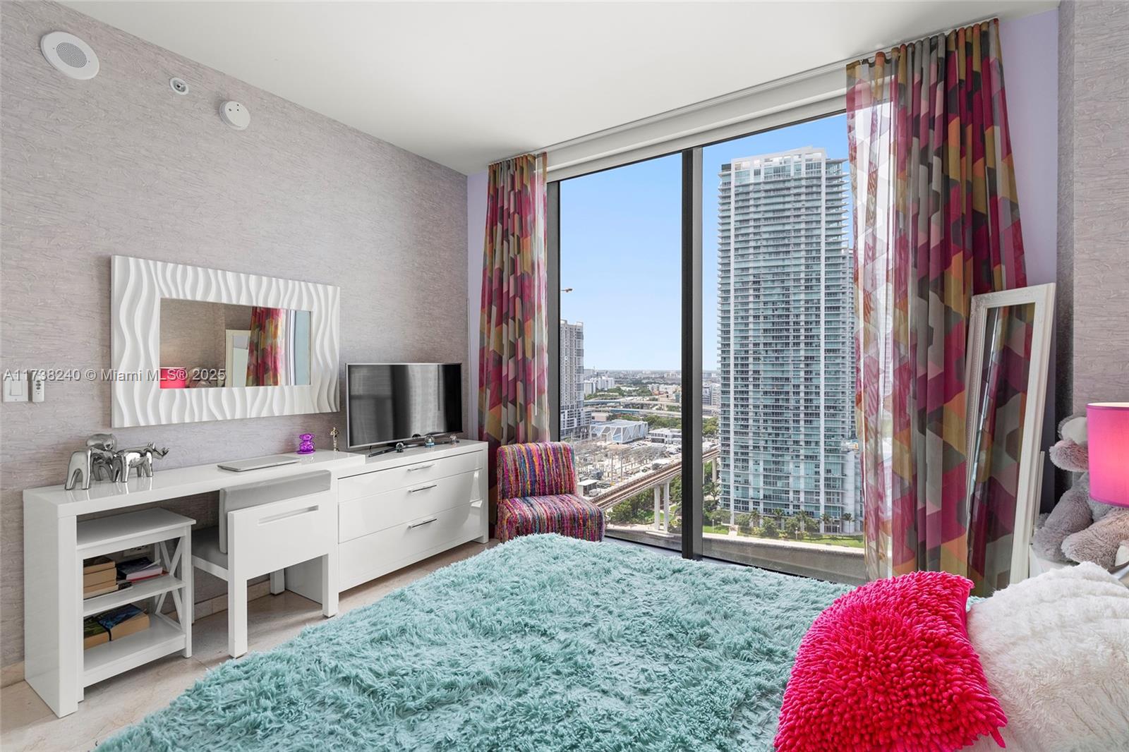 88 SW 7th St #1812, Miami FL 33130
