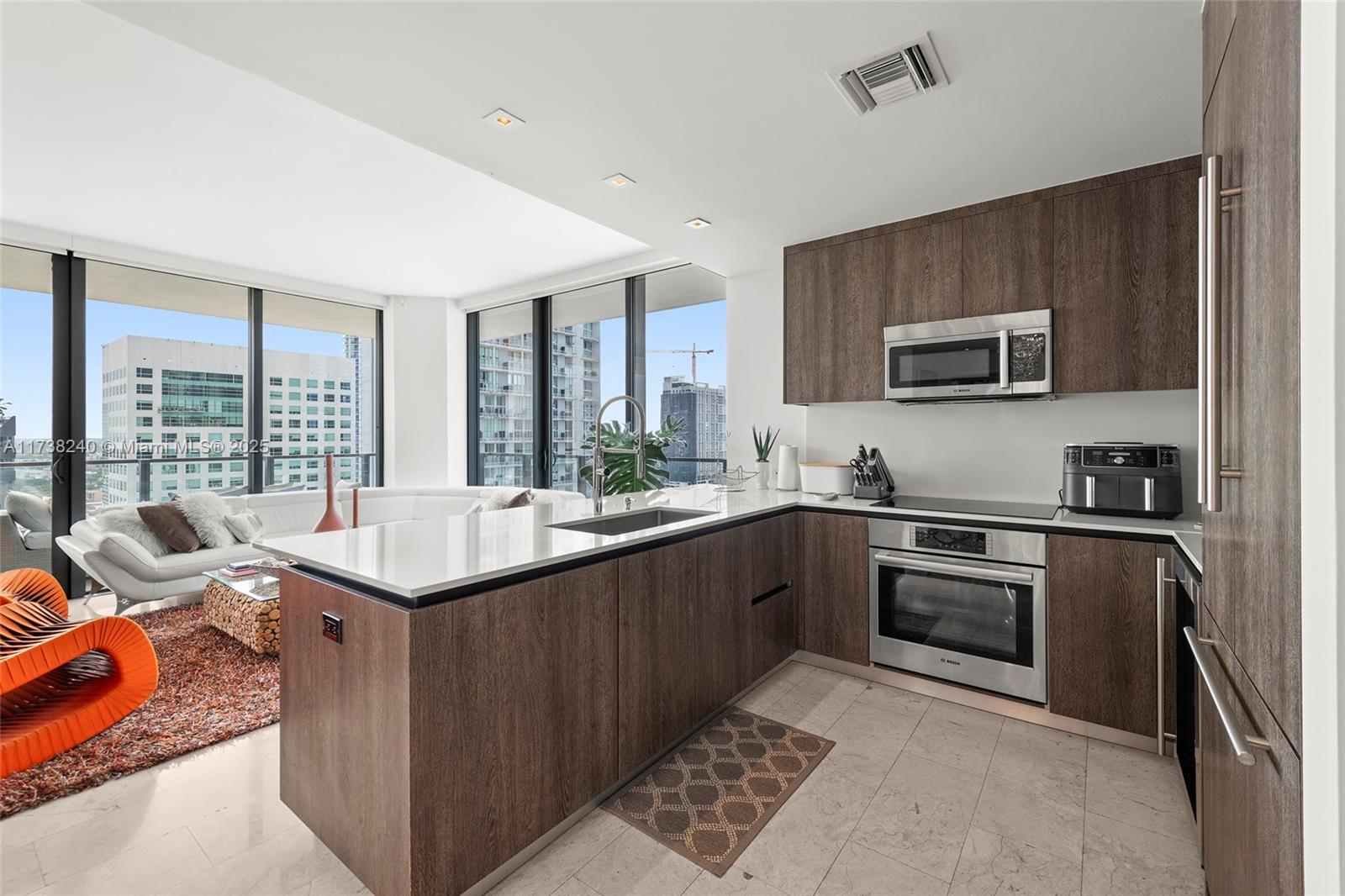 88 SW 7th St #1812, Miami FL 33130