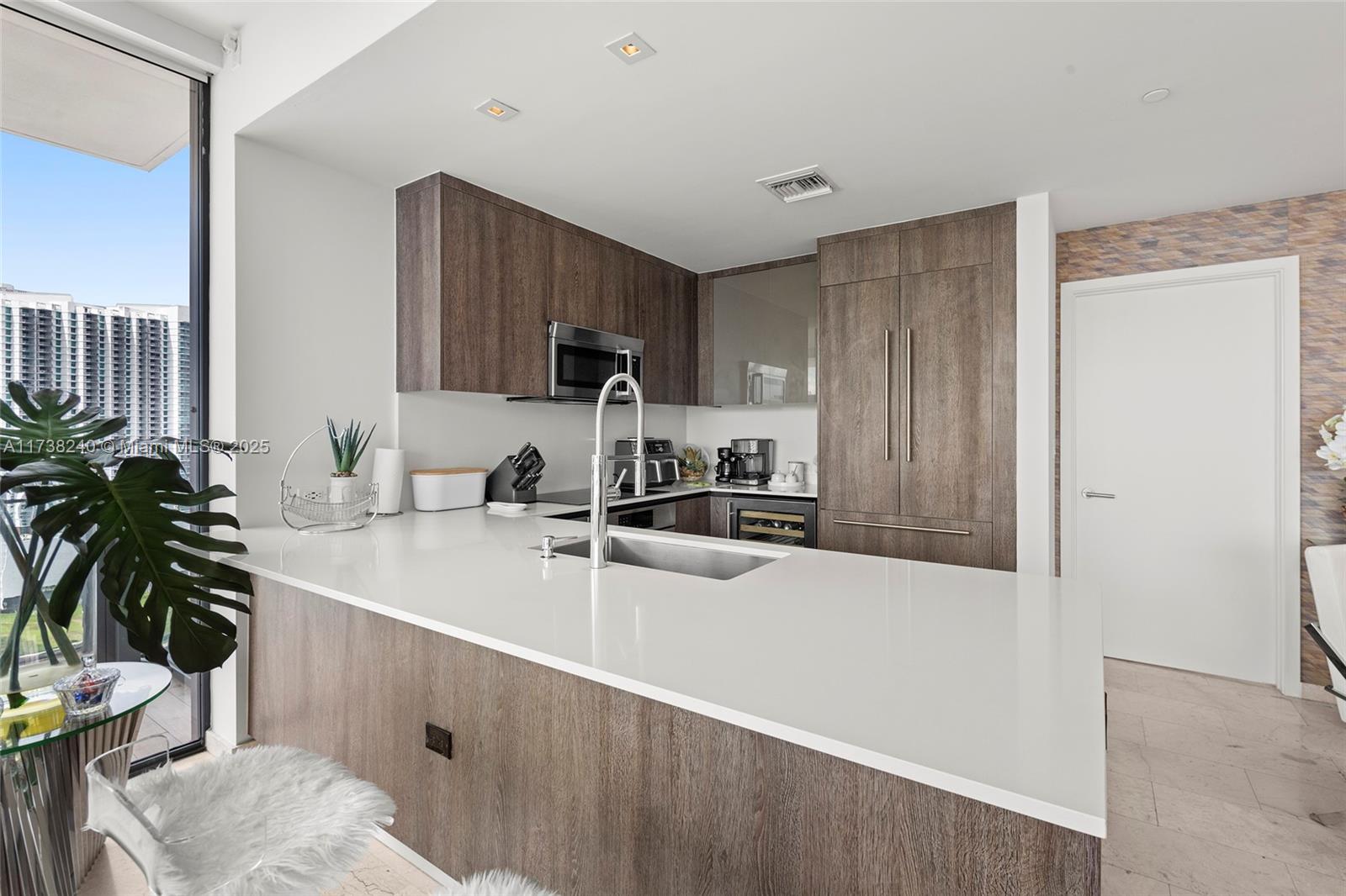 88 SW 7th St #1812, Miami FL 33130