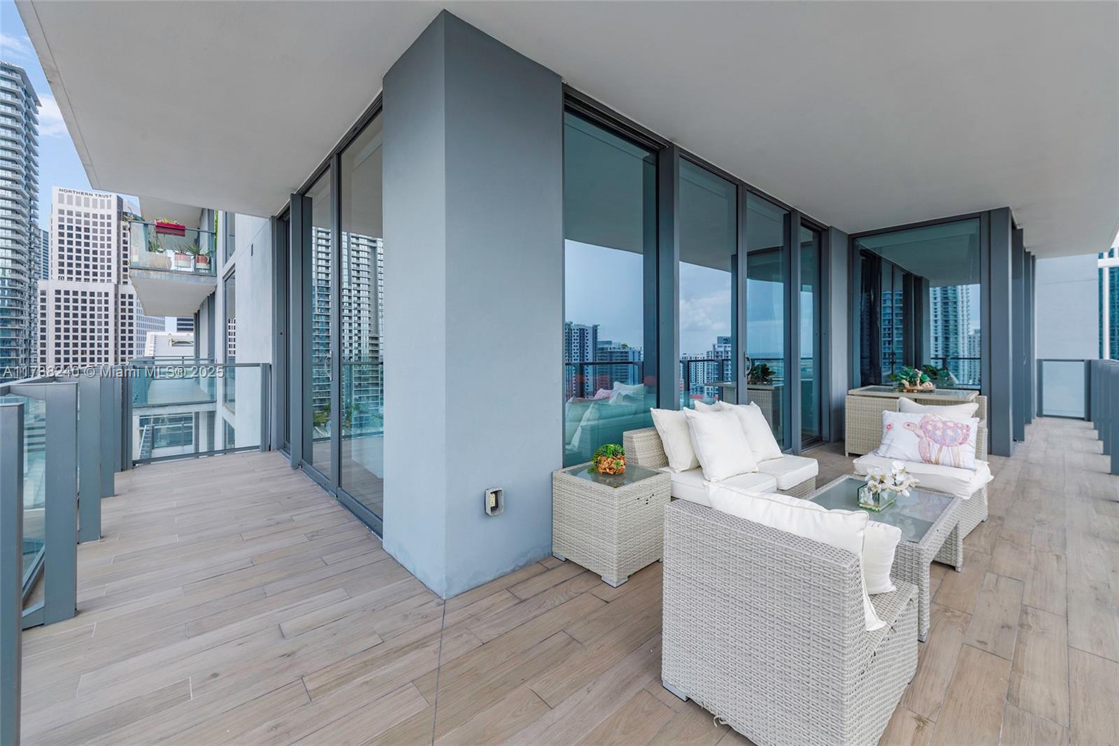 88 SW 7th St #1812, Miami FL 33130