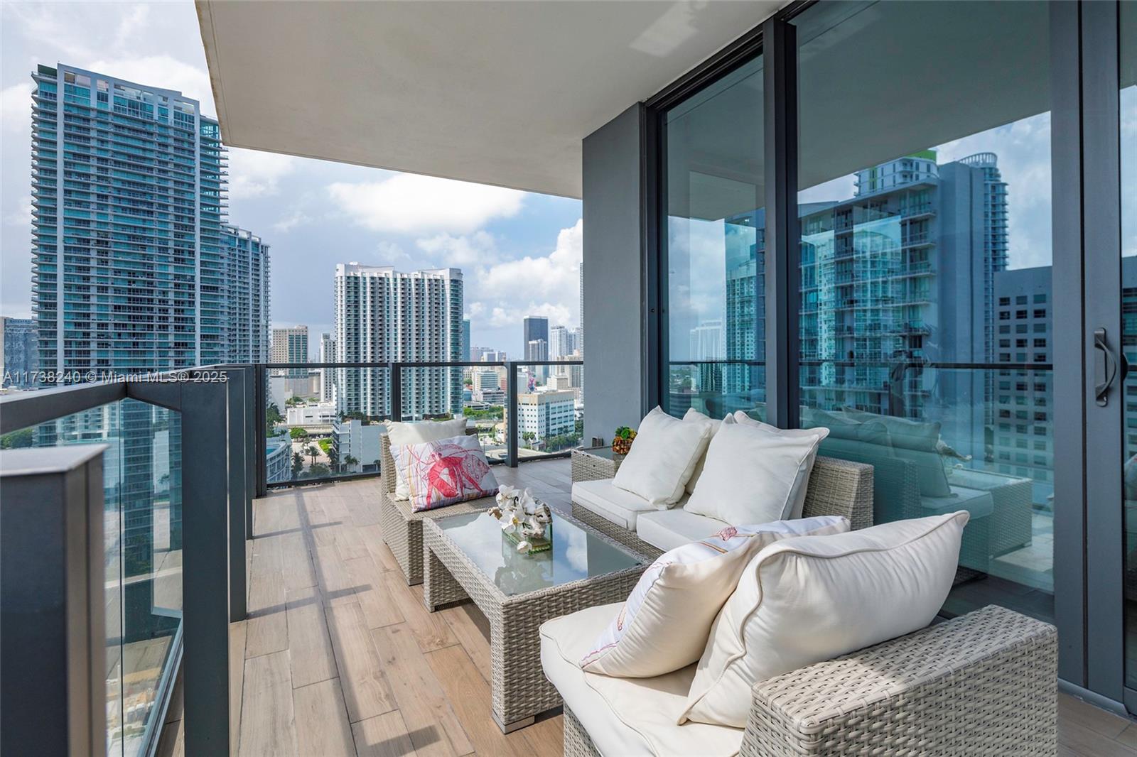 88 SW 7th St #1812, Miami FL 33130