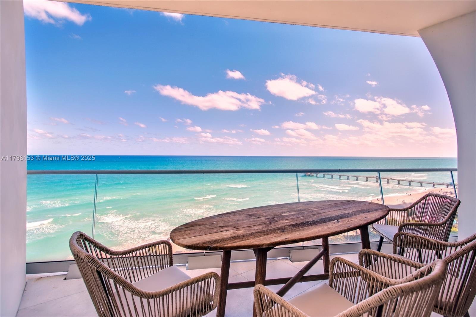 Apartamento à Venda em Sunny Isles Beach, FL