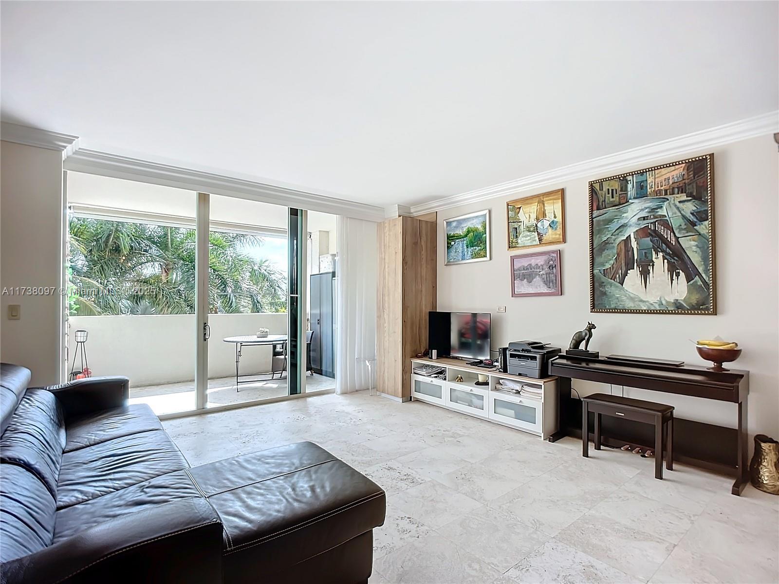 3400 SW 27th Avenue #302, Miami, FL 33133