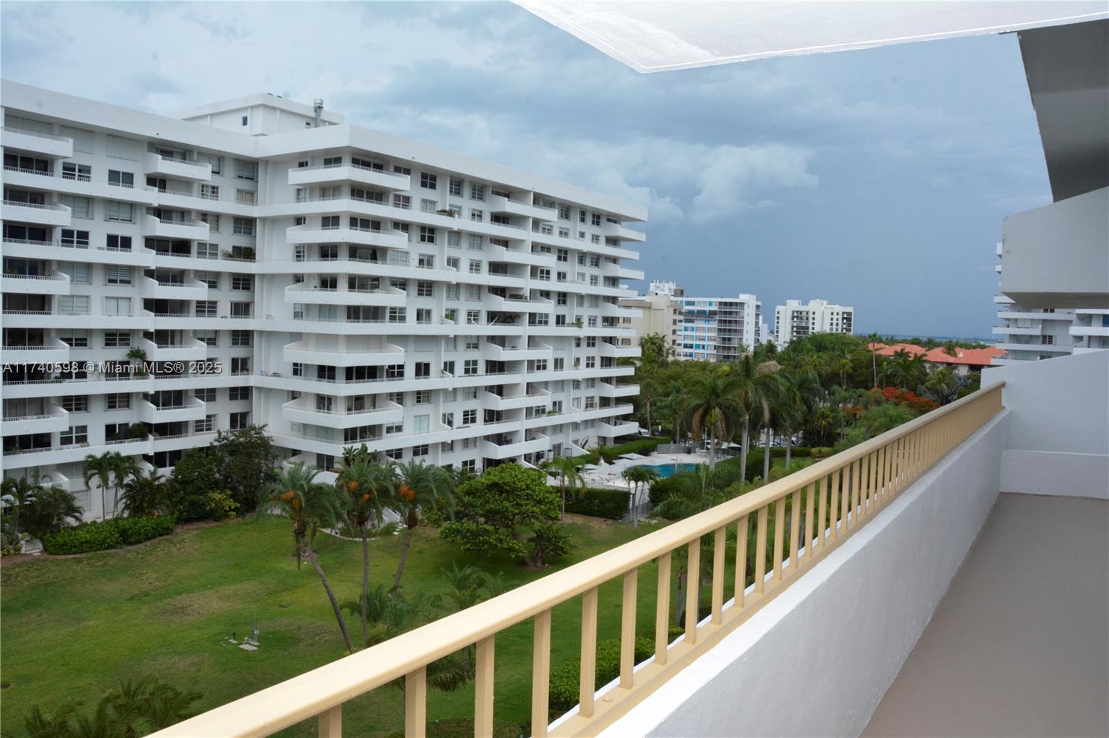 177 Ocean Lane Dr #713, Key Biscayne FL 33149