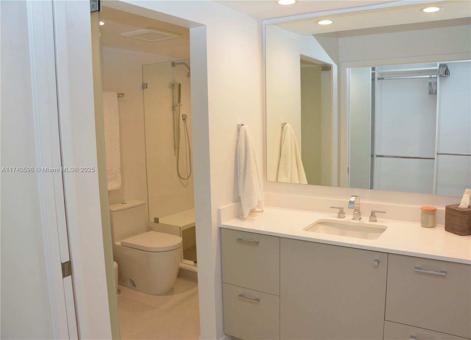 177 Ocean Lane Dr #713, Key Biscayne FL 33149