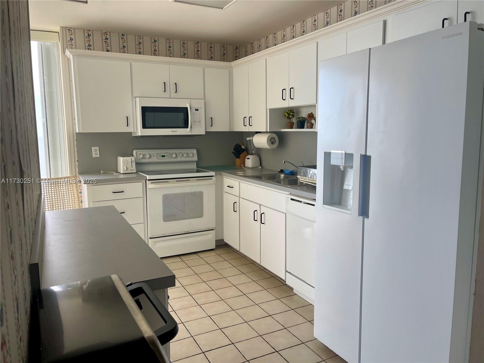 881 Ocean Dr #25D, Key Biscayne FL 33149