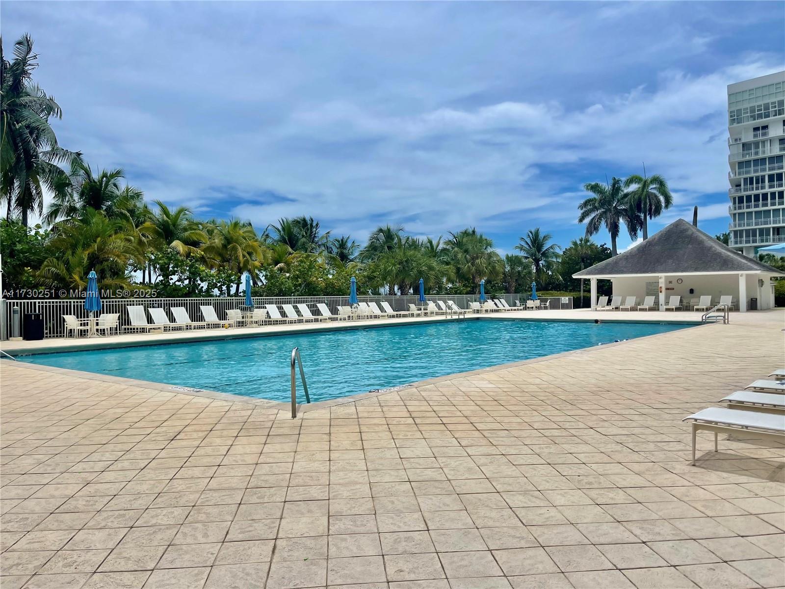 881 Ocean Dr #25D, Key Biscayne FL 33149