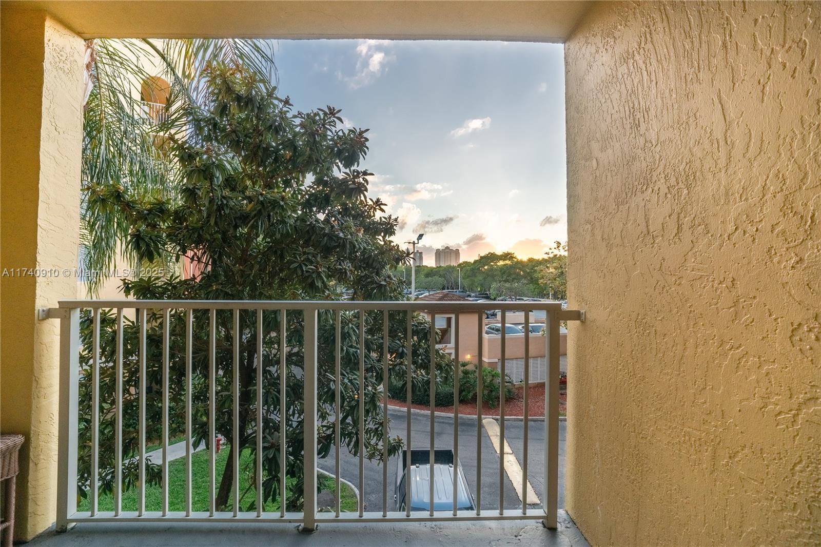19999 E Country Club Dr #1/305, Aventura FL 33180