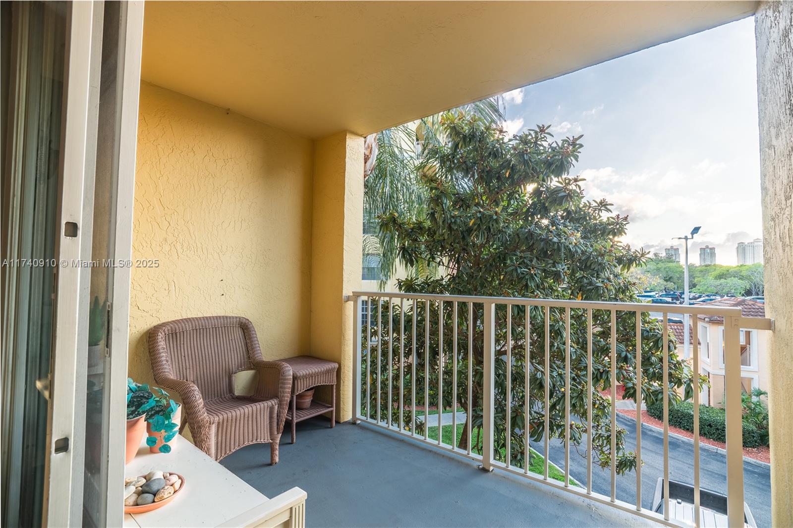 19999 E Country Club Dr #1/305, Aventura FL 33180