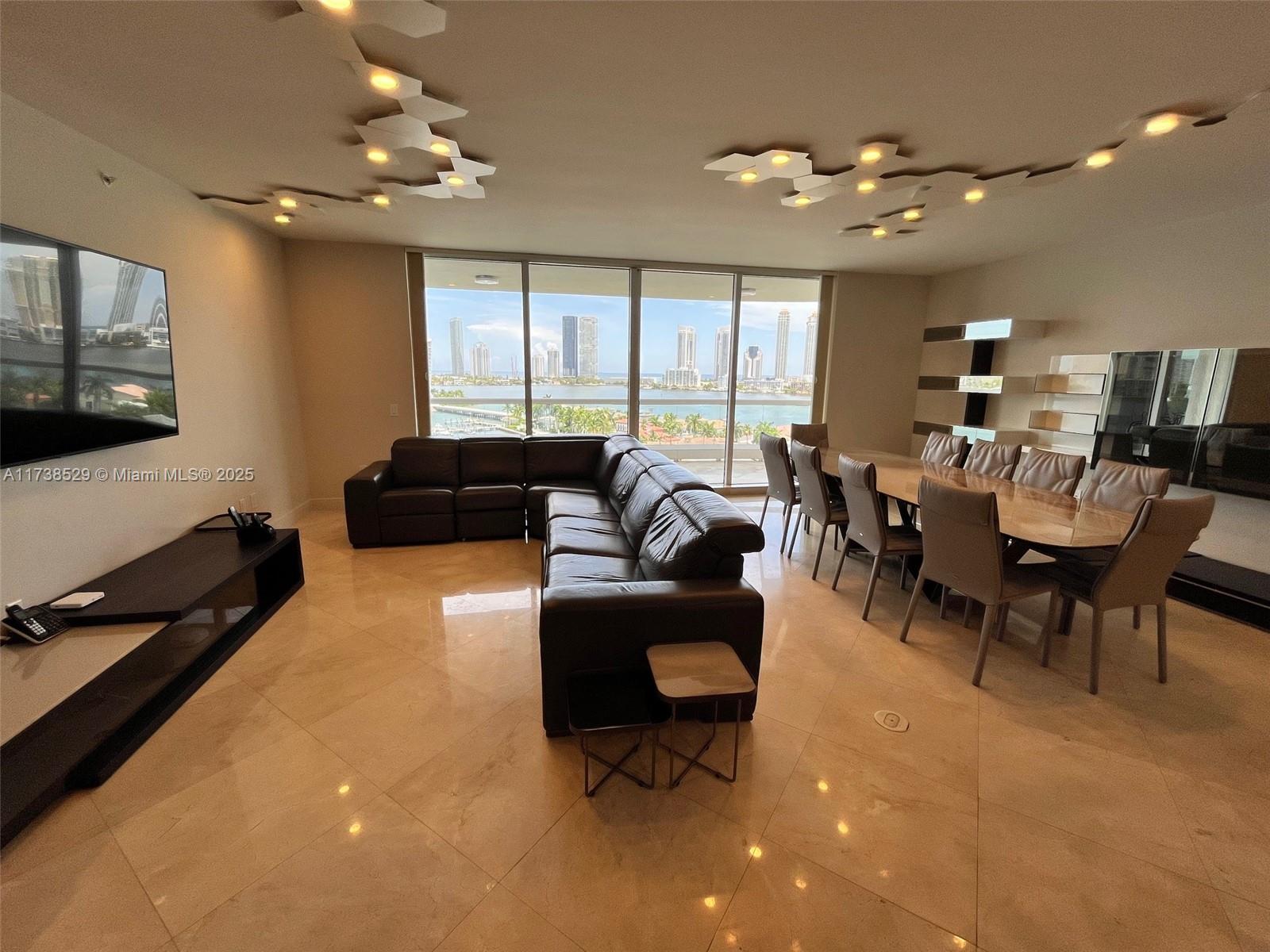 Condo for Rent in Aventura, FL