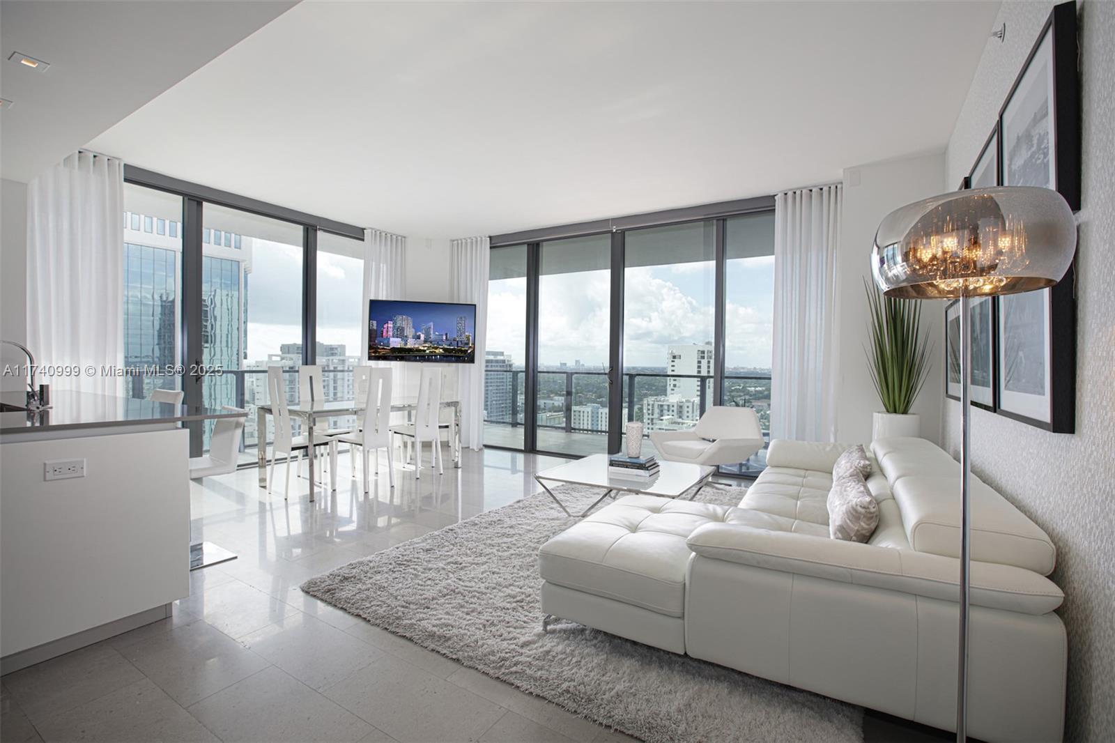Apartamento à Venda em Miami, FL