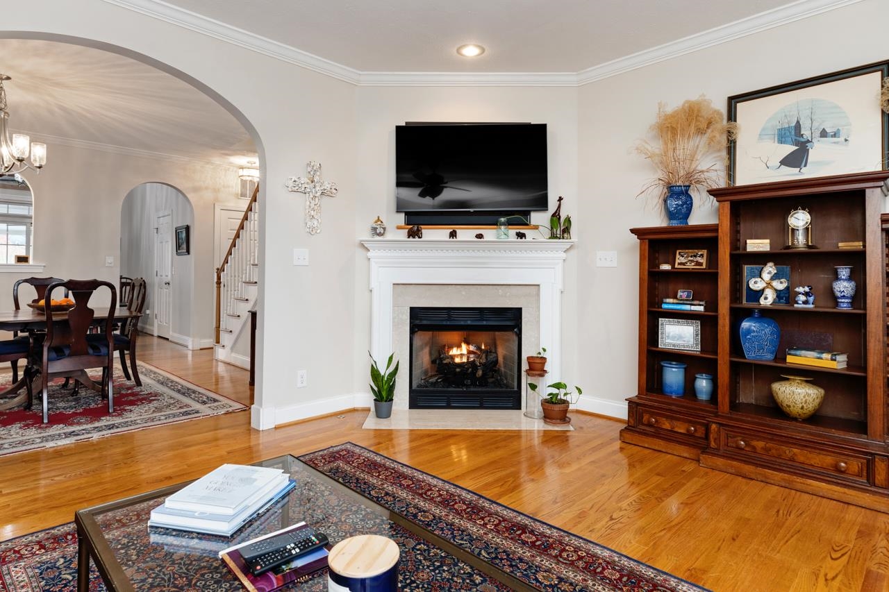 77 Whispering Oaks Dr