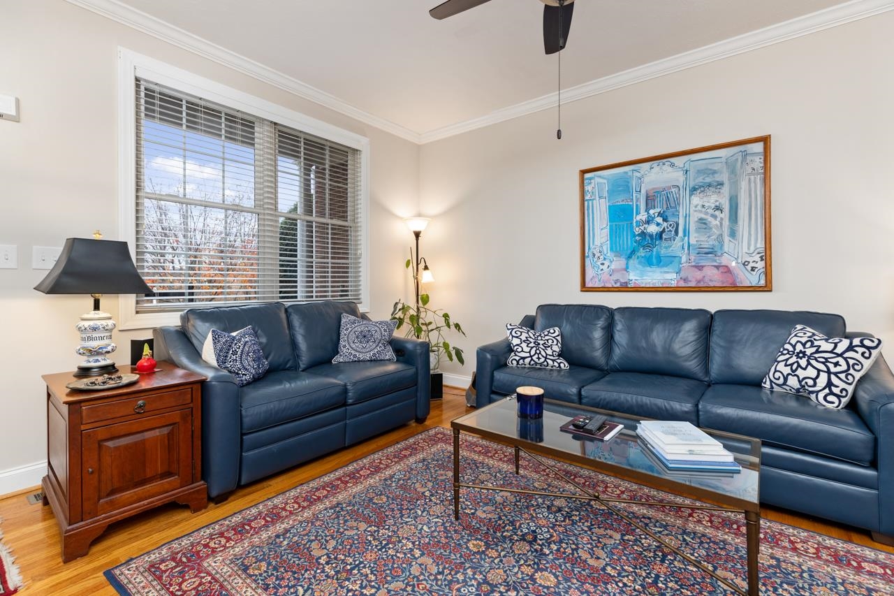 77 Whispering Oaks Dr