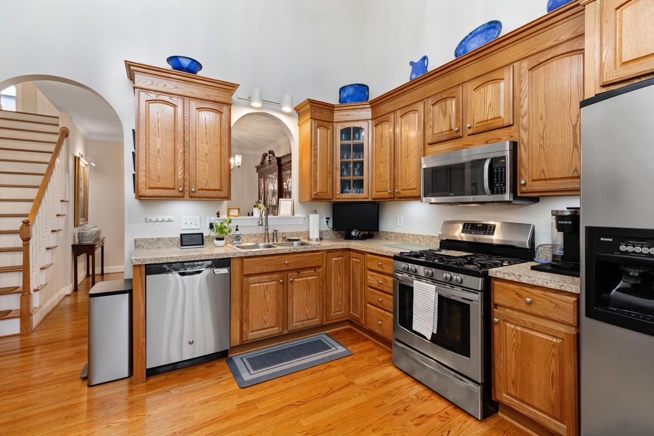 77 Whispering Oaks Dr