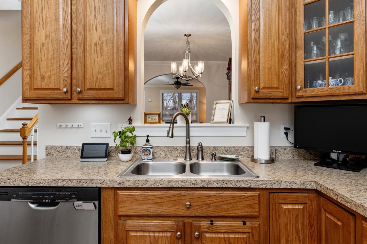 77 Whispering Oaks Dr