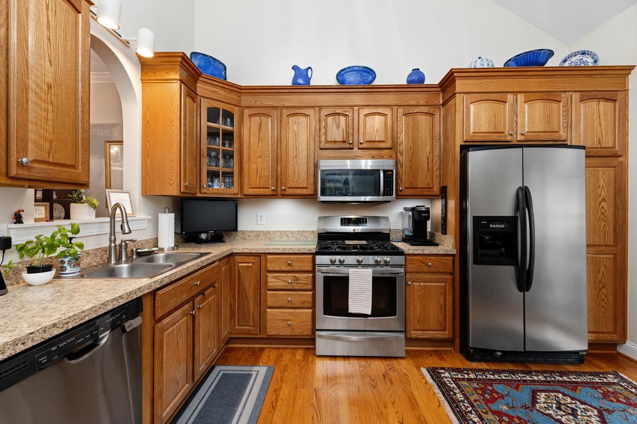 77 Whispering Oaks Dr