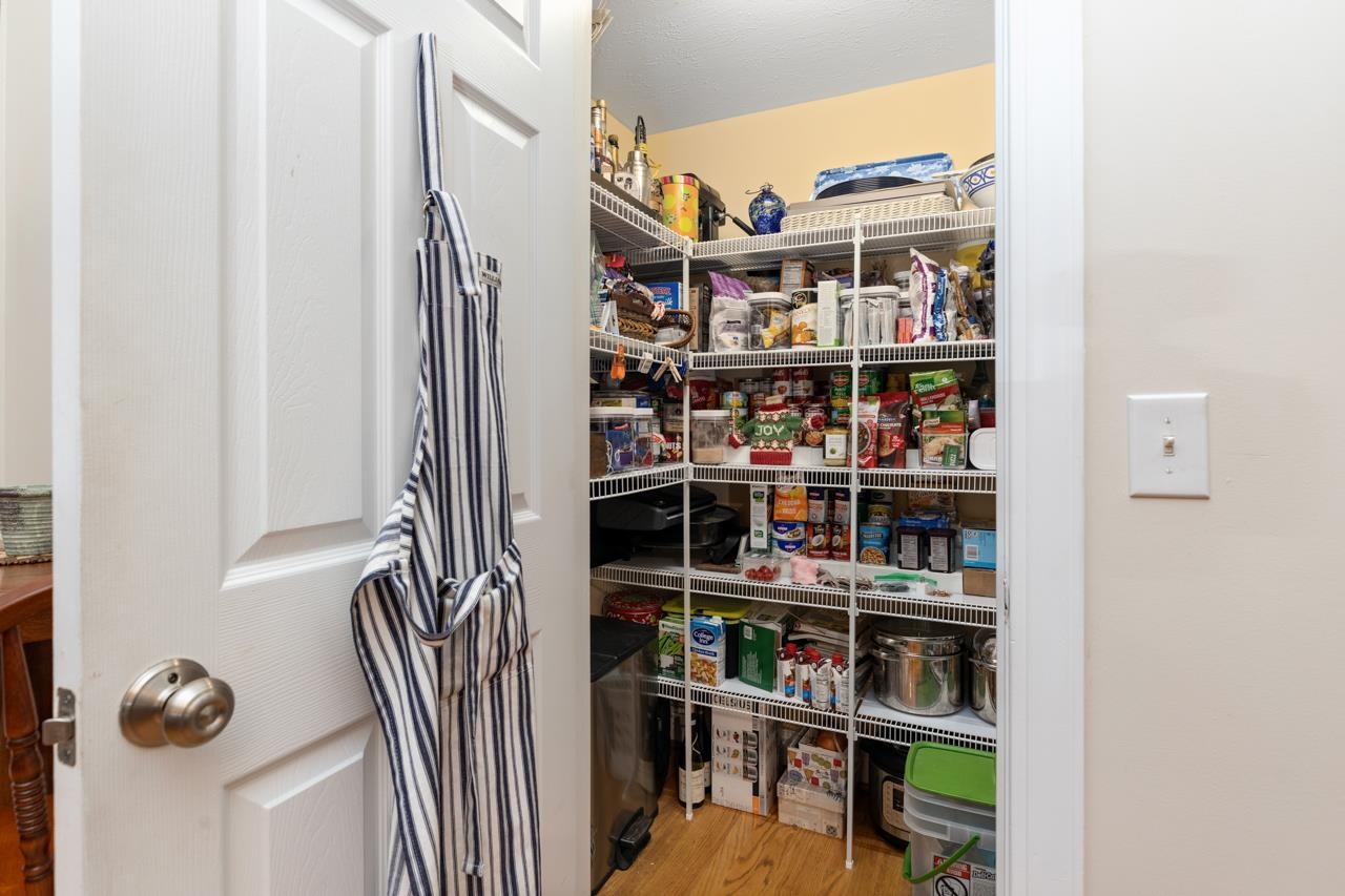 77 Whispering Oaks Dr