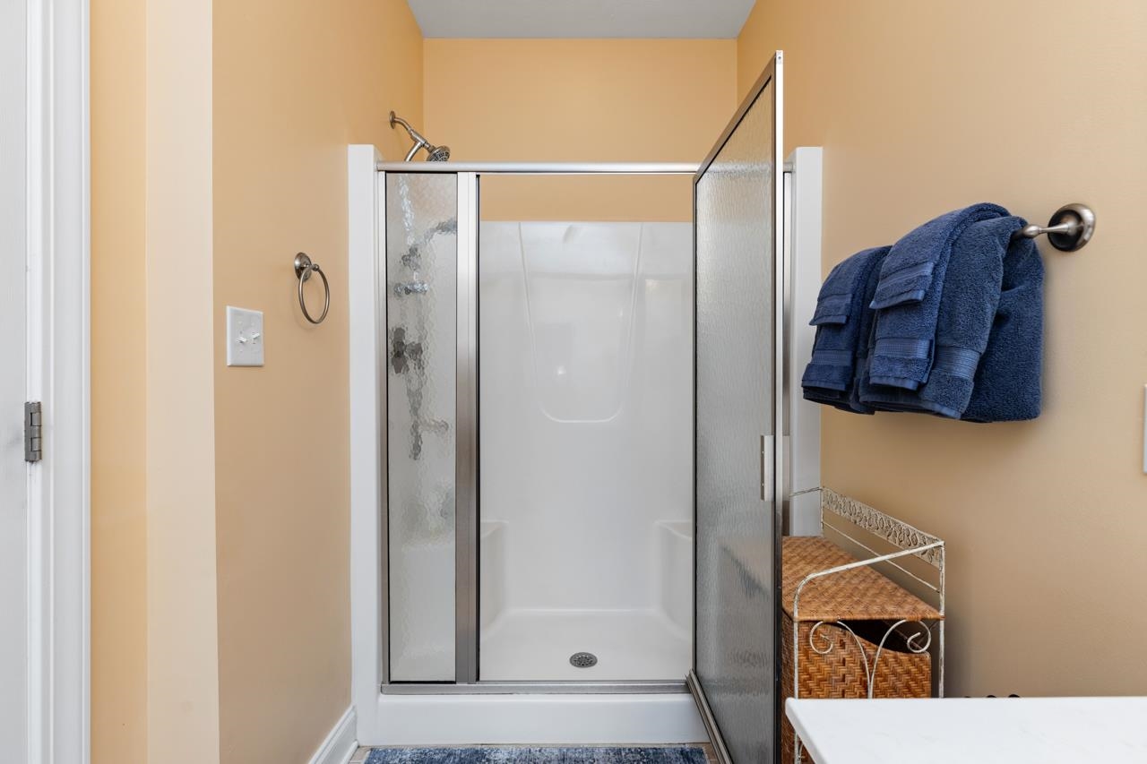 77 Whispering Oaks Dr