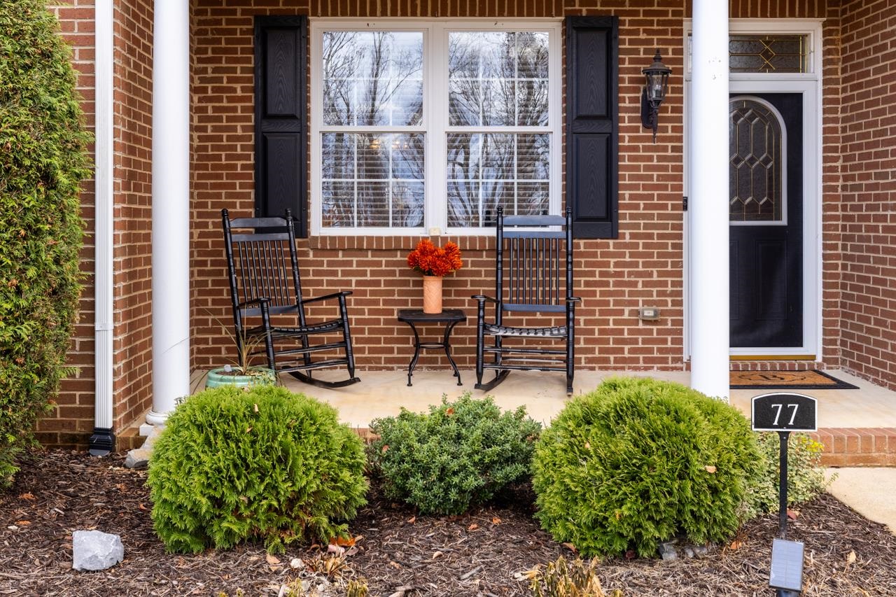 77 Whispering Oaks Dr