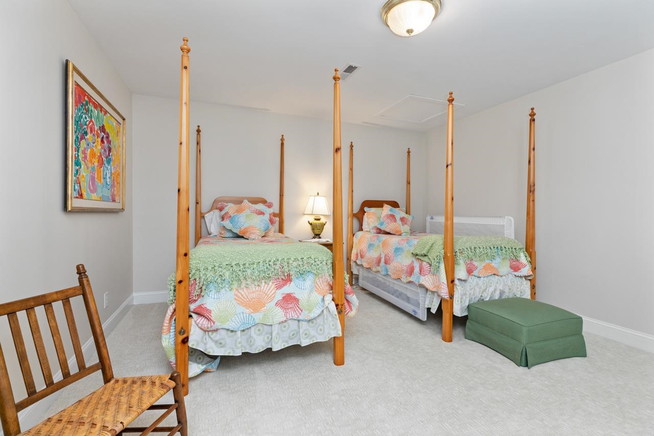 77 Whispering Oaks Dr