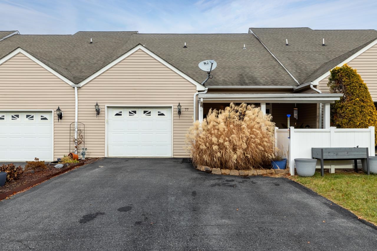 77 Whispering Oaks Dr