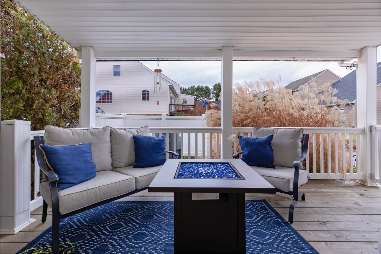 77 Whispering Oaks Dr