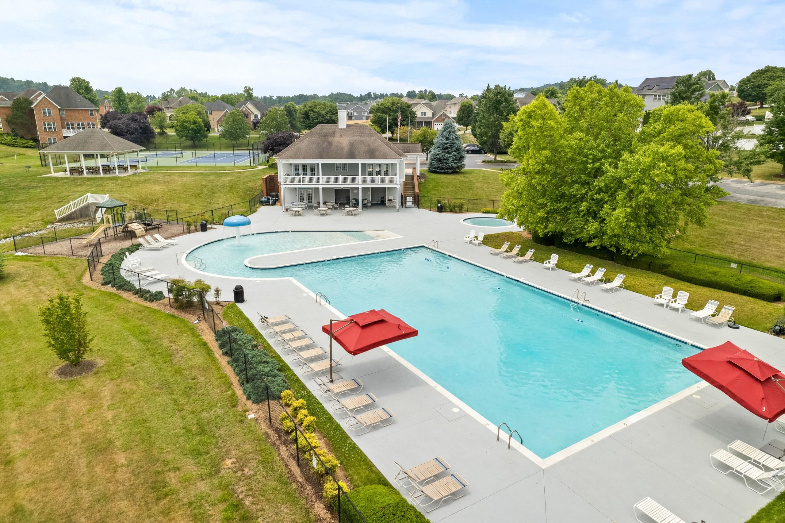 77 Whispering Oaks Dr