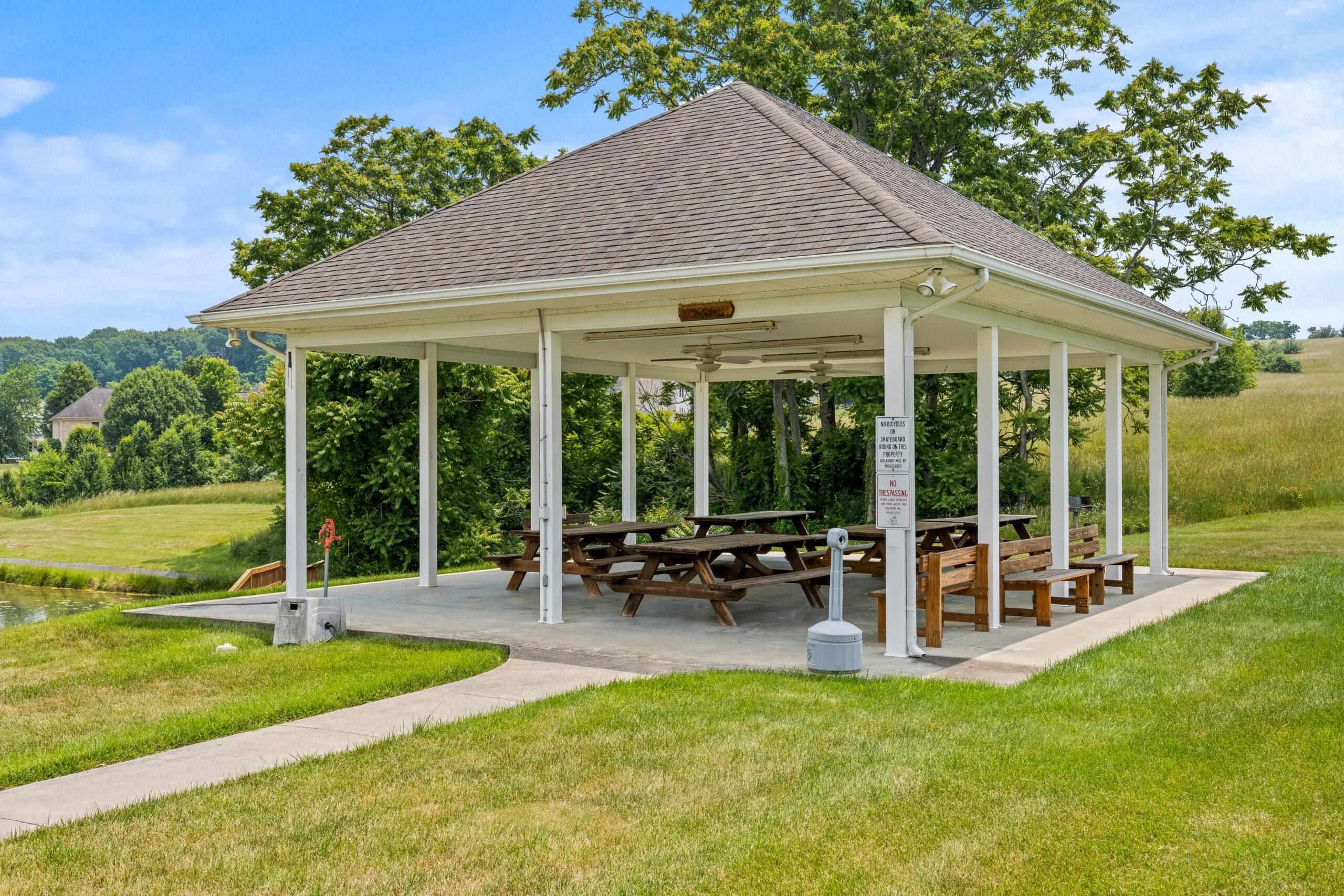 77 Whispering Oaks Dr