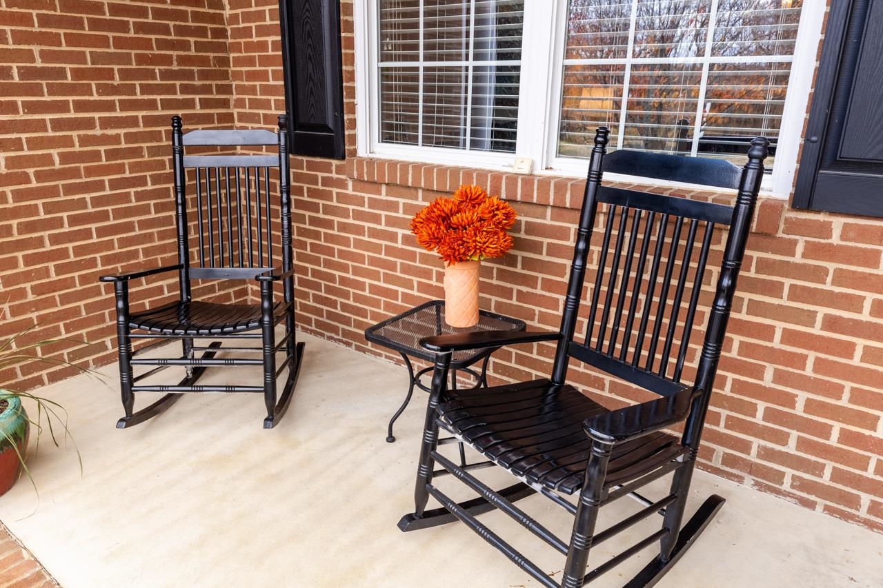 77 Whispering Oaks Dr