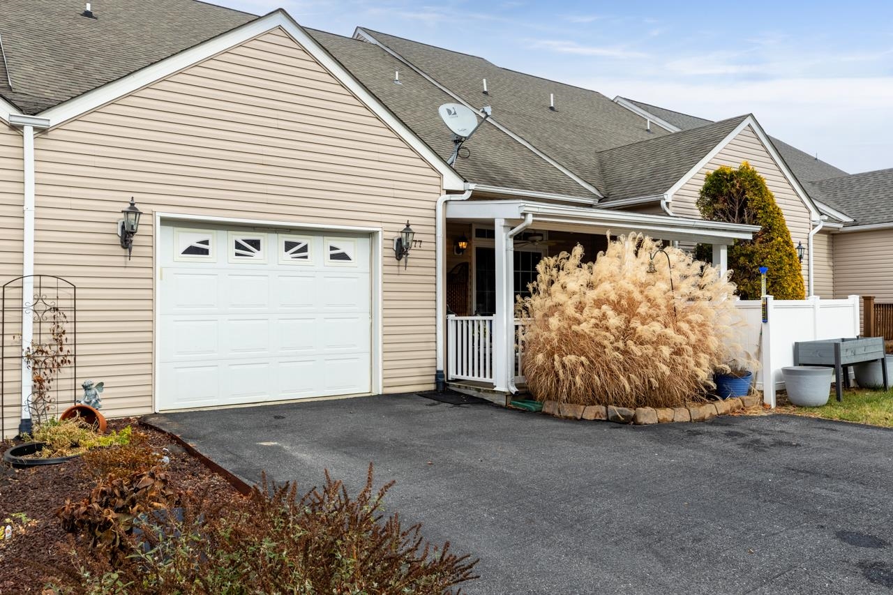 77 Whispering Oaks Dr