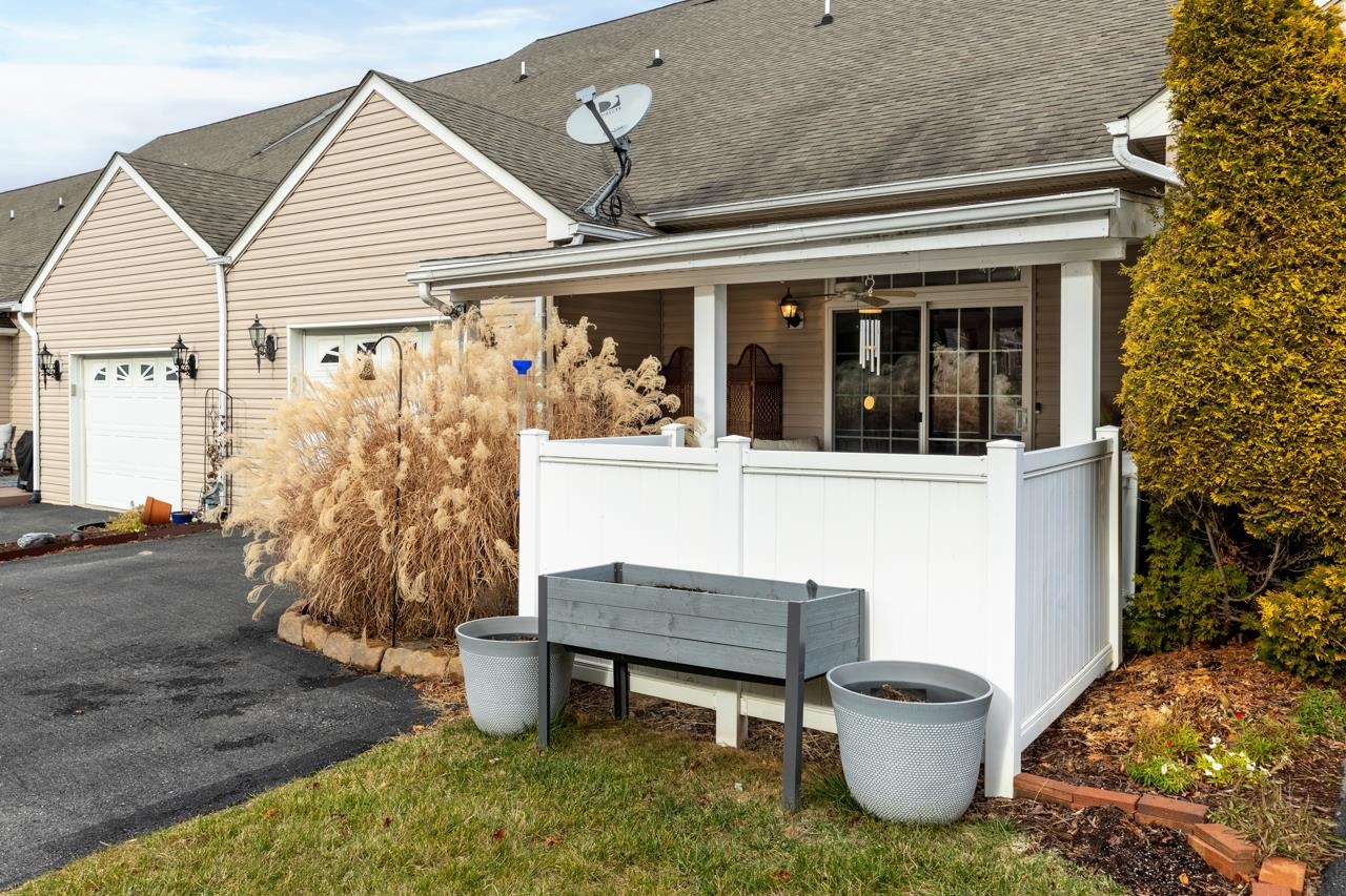 77 Whispering Oaks Dr