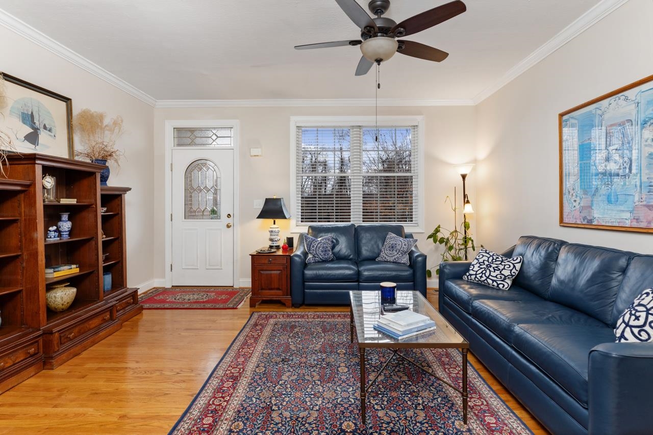 77 Whispering Oaks Dr