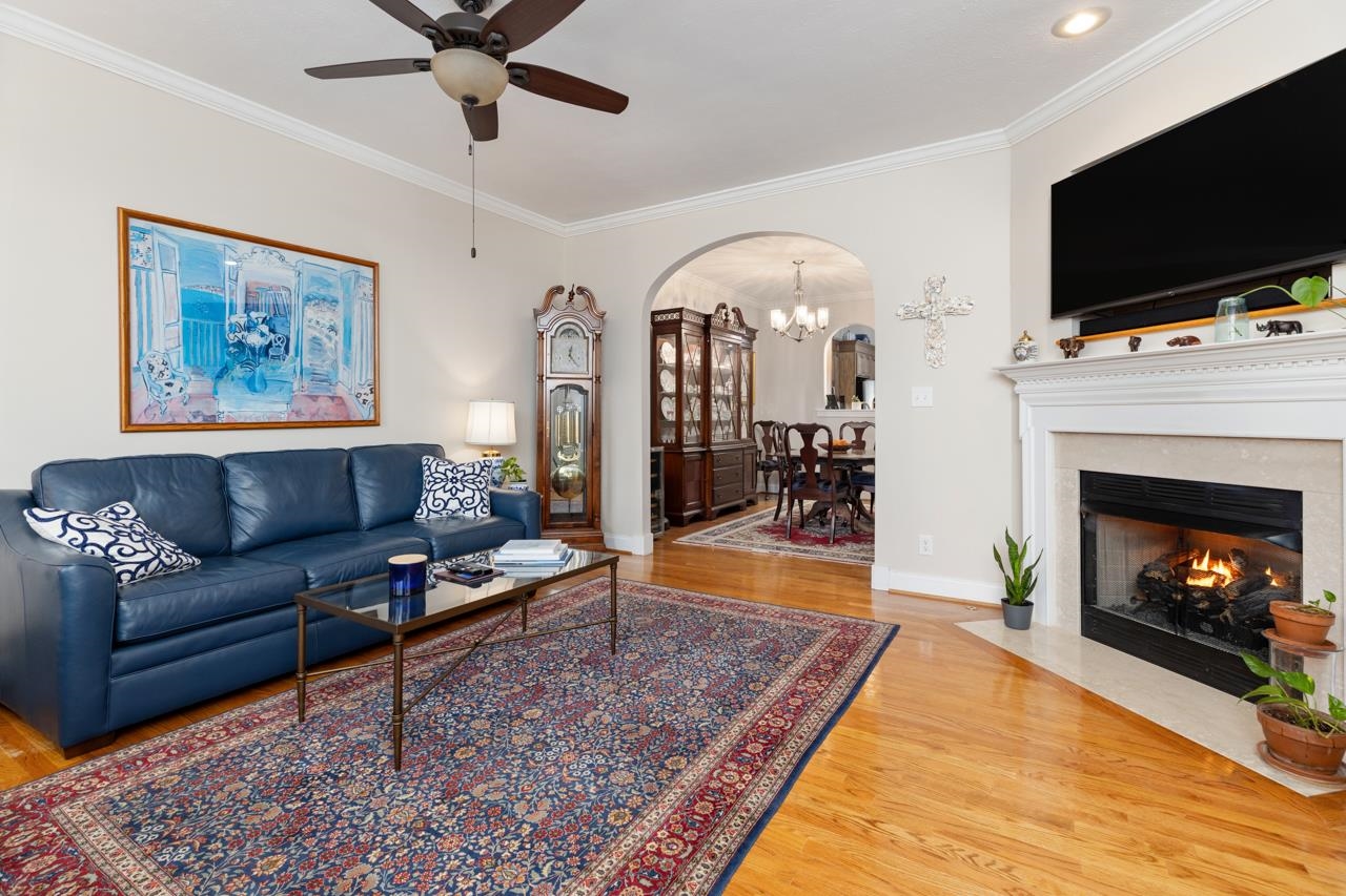 77 Whispering Oaks Dr