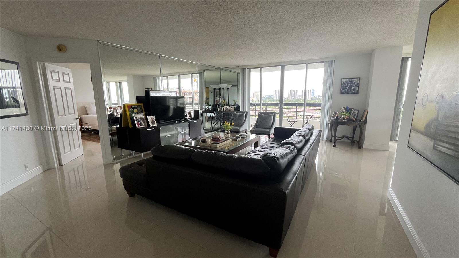 Condo for Sale in Aventura, FL