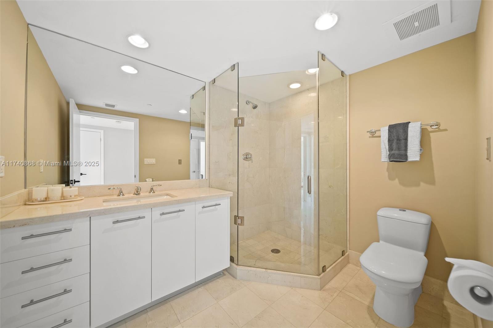 6801 Collins Ave #1214 (Deed Number 1206), Miami Beach FL 33141