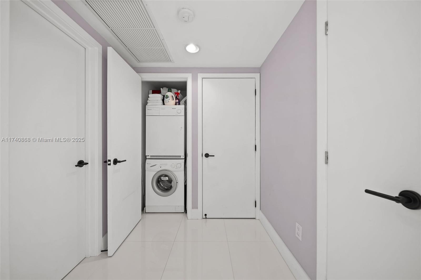 6801 Collins Ave #1214 (Deed Number 1206), Miami Beach FL 33141