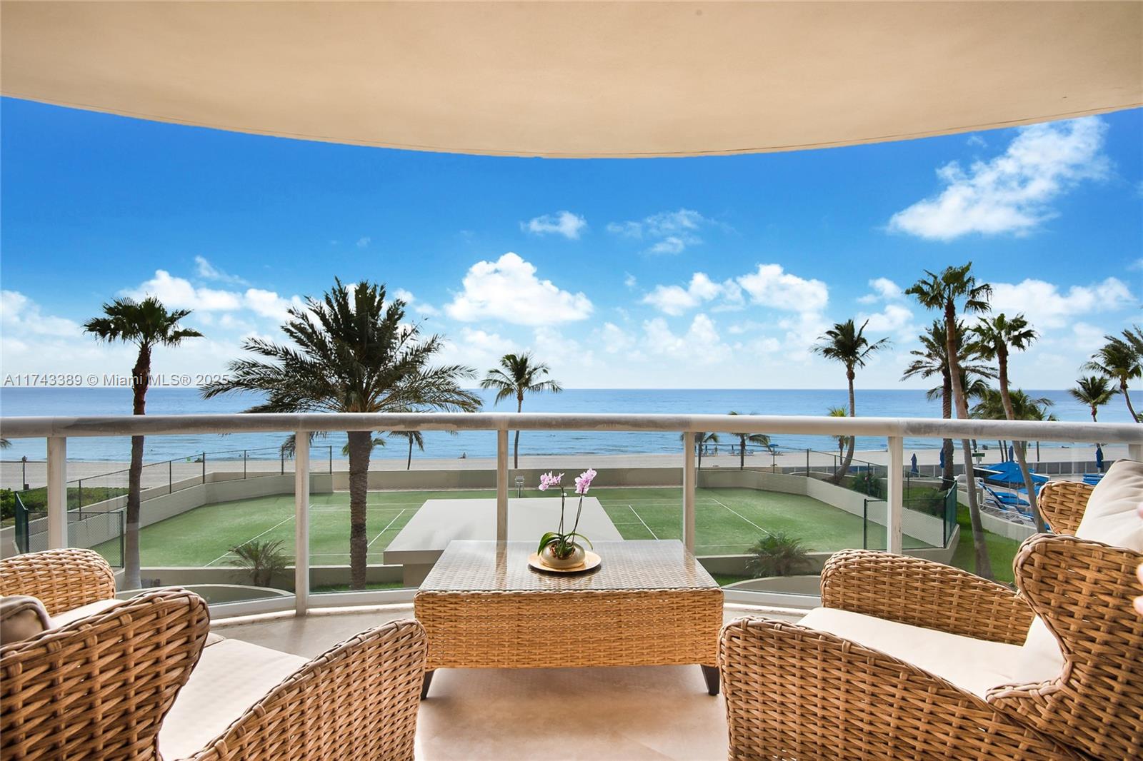 Apartamento à Venda em Sunny Isles Beach, FL