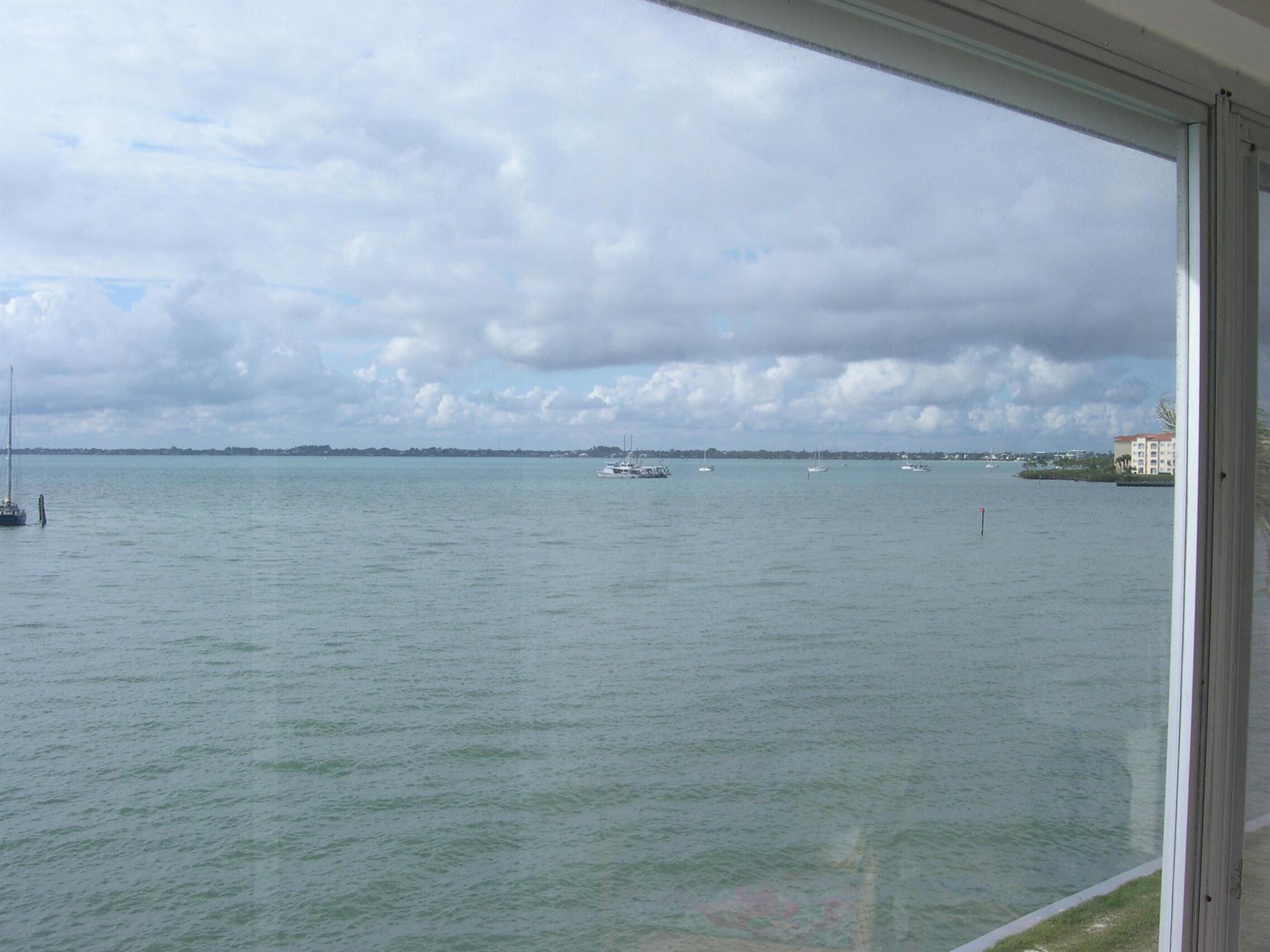 Colonnades Condominium No