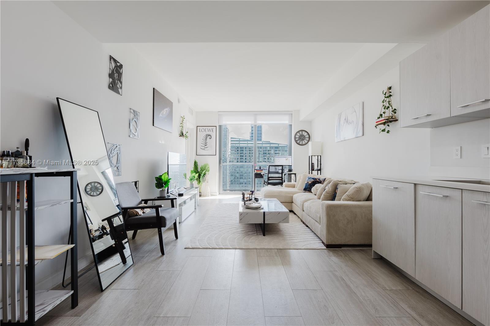 Condo for Sale in Miami, FL