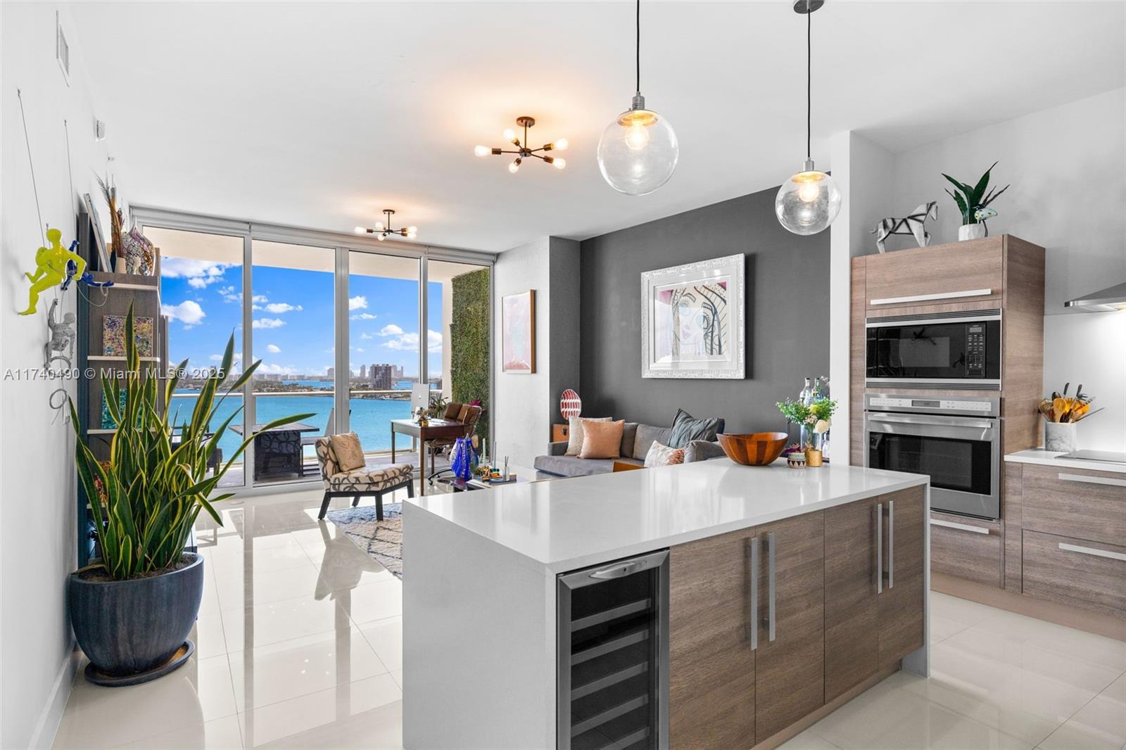 Apartamento à Venda em Miami, FL