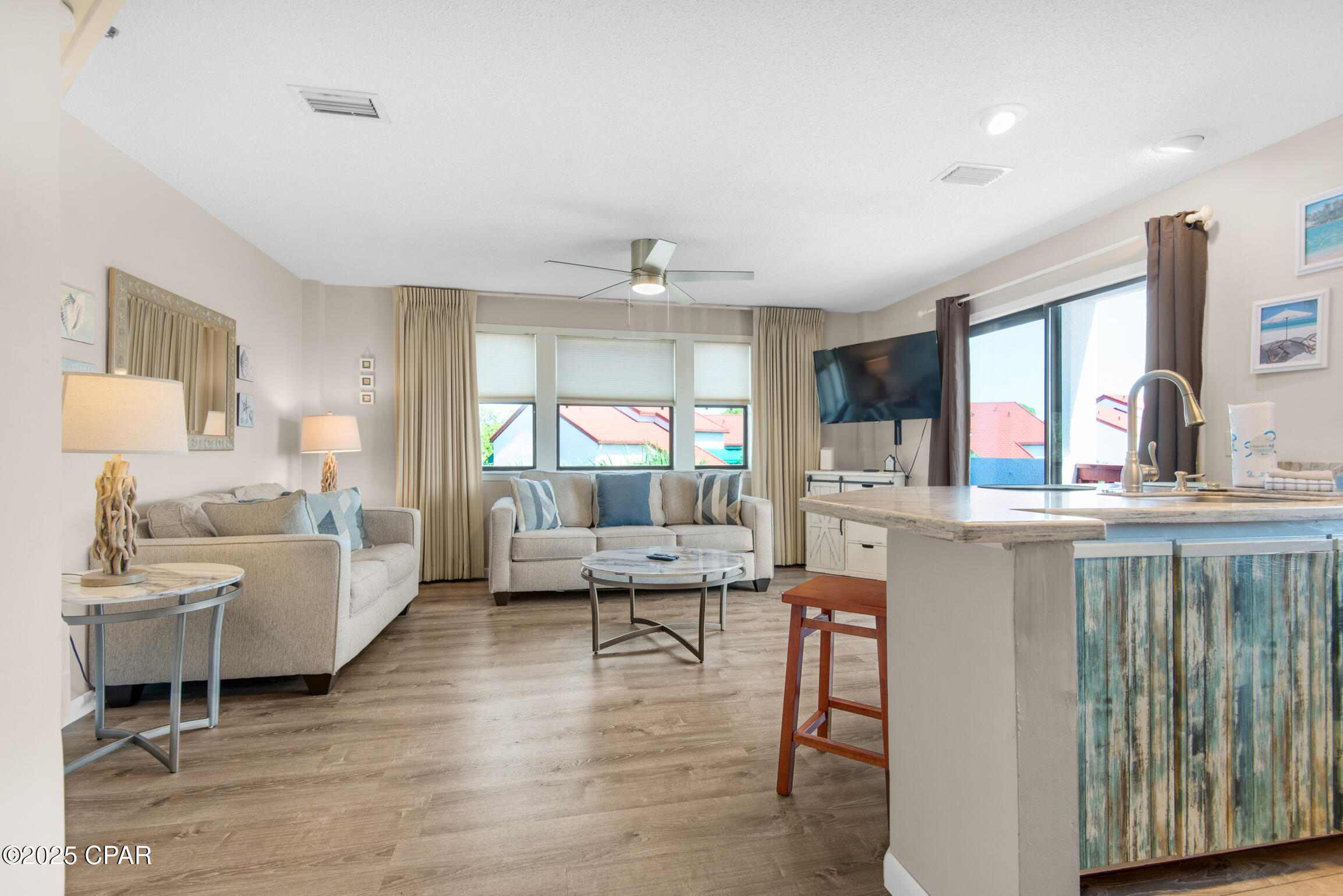 Image 9 For 8730 Thomas Drive 1211c