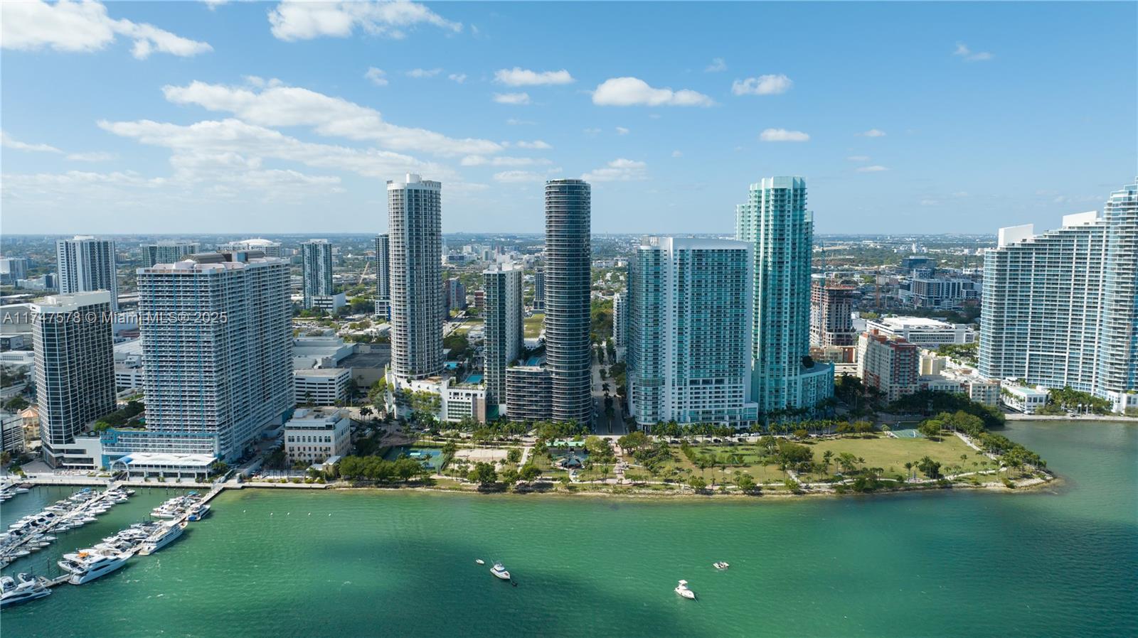 Apartamento à Venda em Miami, FL