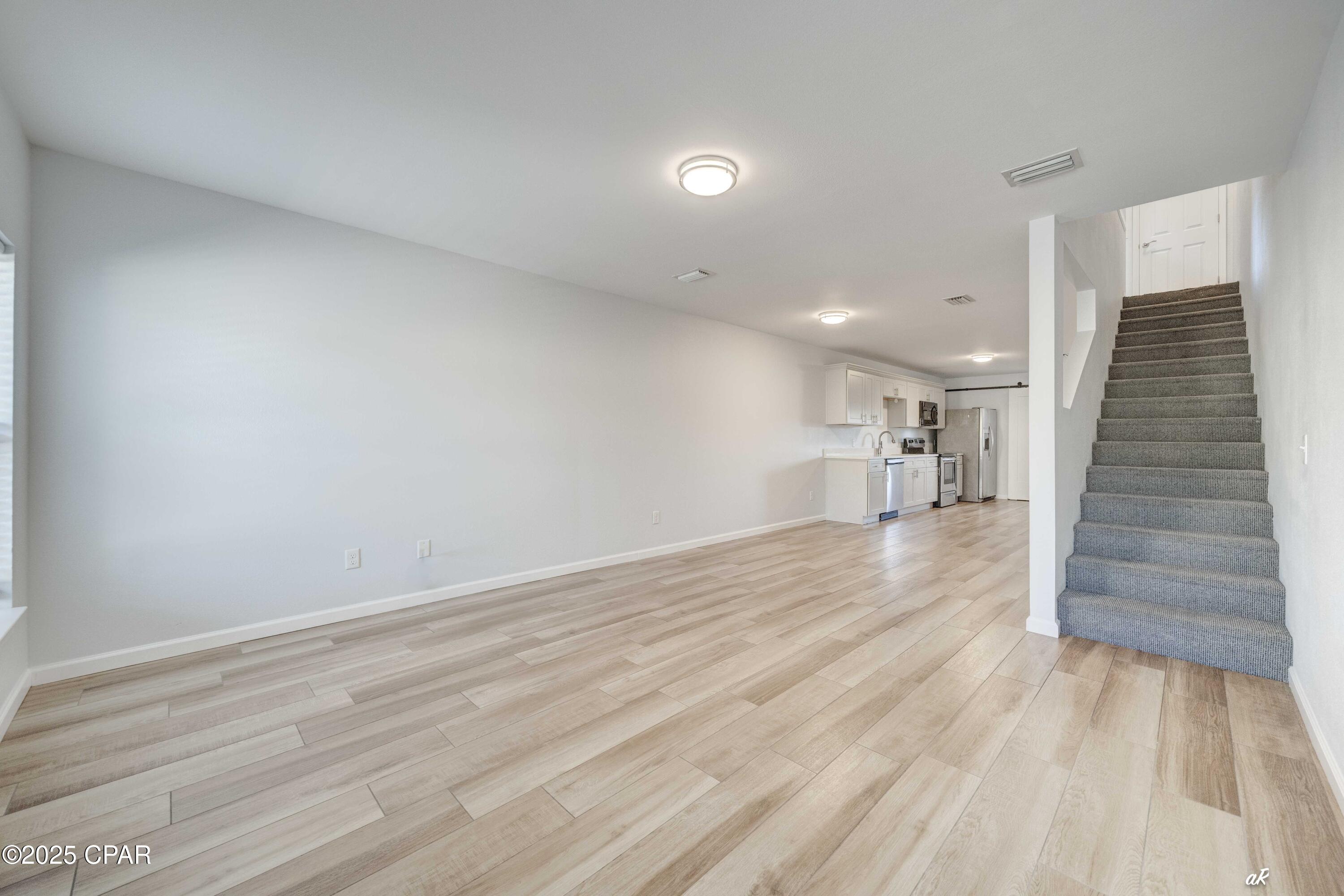 Image 2 For 910 Premier Drive