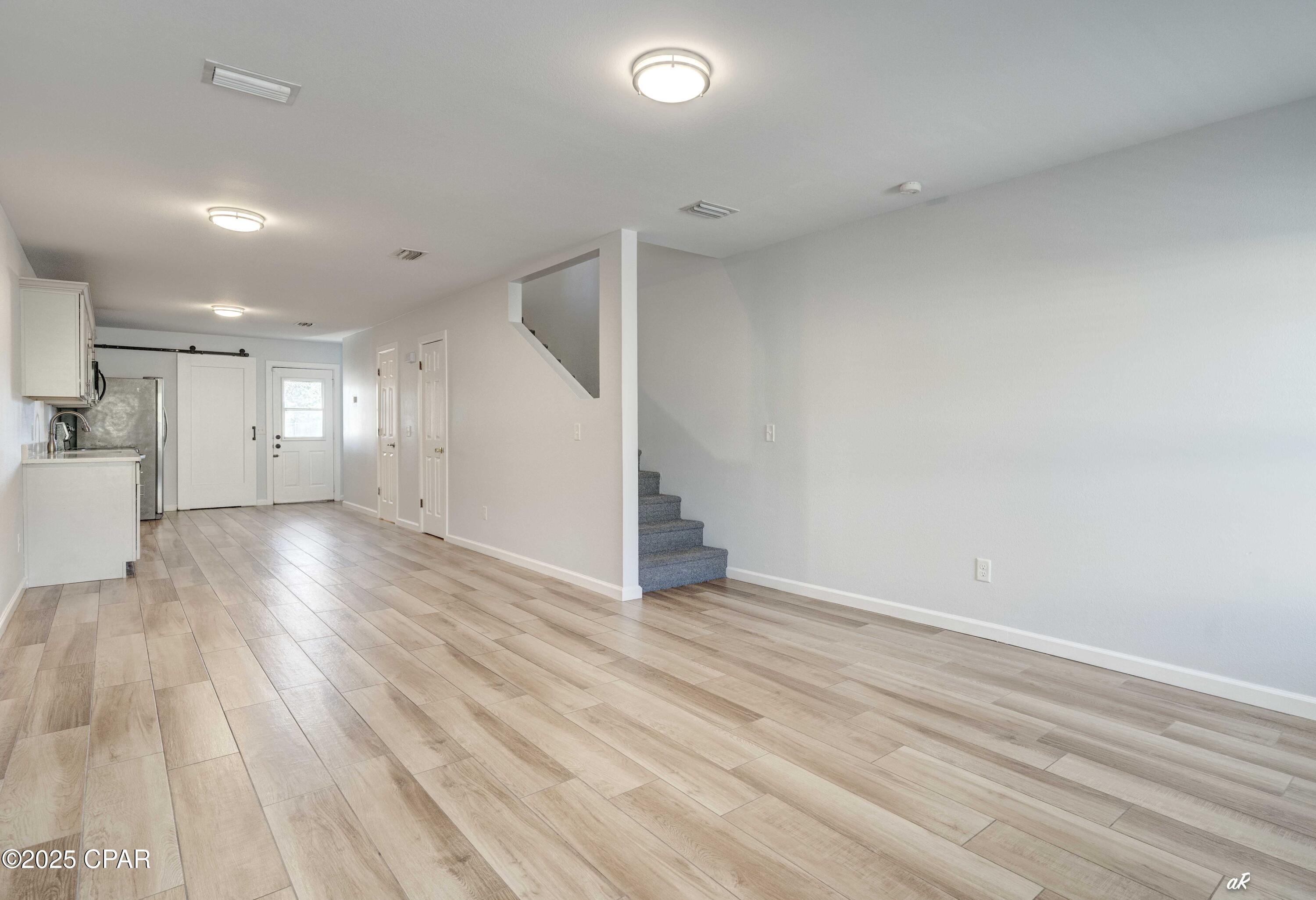 Image 3 For 910 Premier Drive