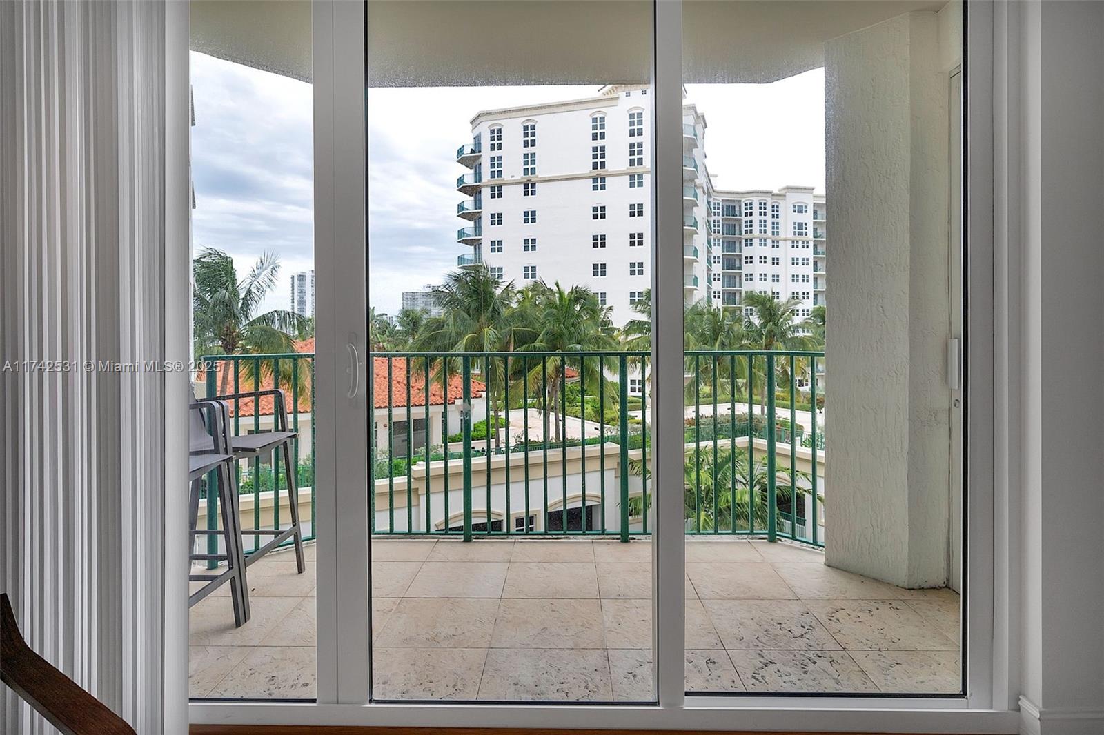 19900 E Country Club Dr #716, Aventura FL 33180