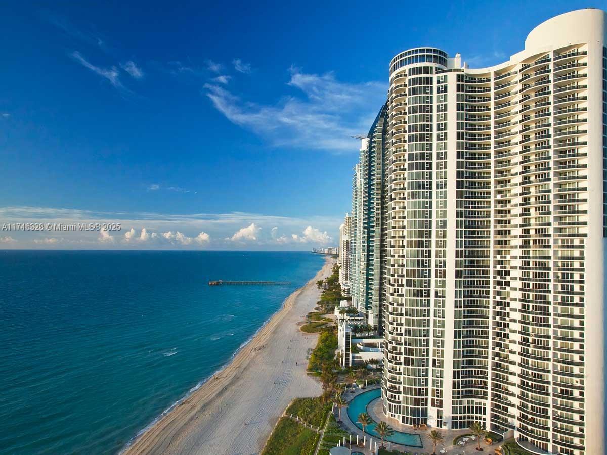 Apartamento à Venda em Sunny Isles Beach, FL