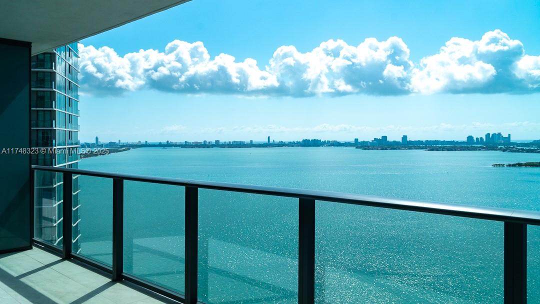 Apartamento à Venda em Miami, FL
